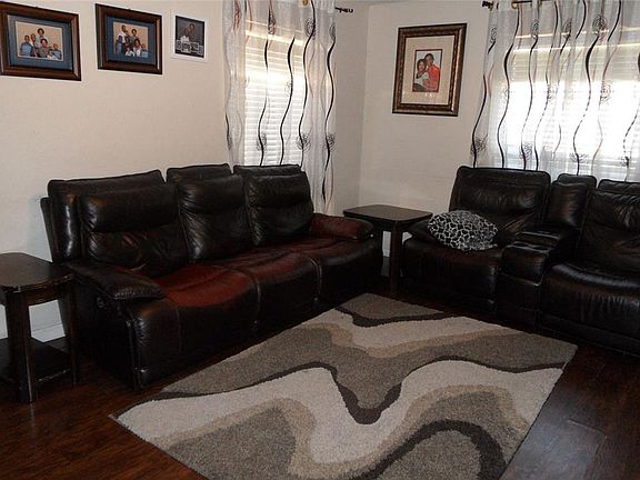 3rd image of 1207 Fairhaven Dr