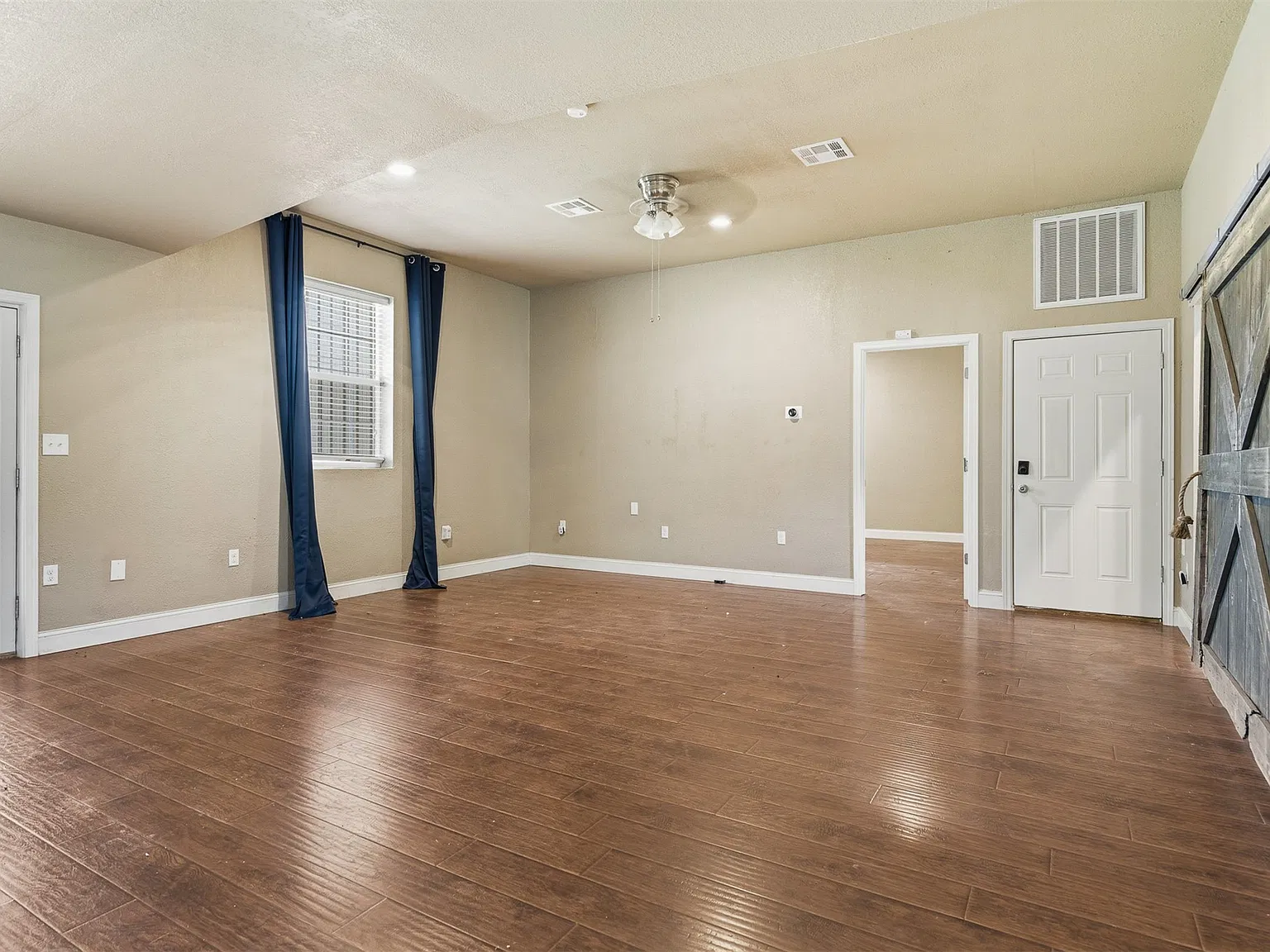 4 bed, 2.0 bath, 1935 sqft, $1,850 — Photo 2