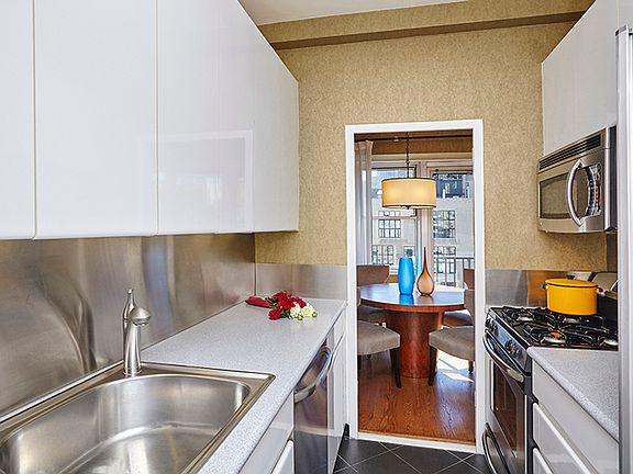 4th image of 80 Central Park W APT 17E