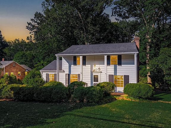 3rd image of 2935 Ravenwood Dr