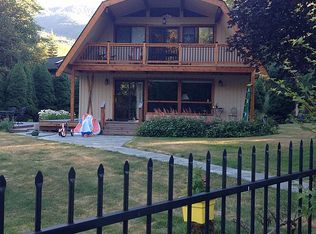 11052 Mission Ln, Glacier, WA 98244