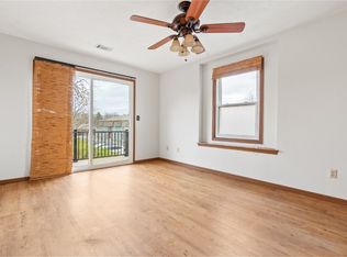 3807 Spring St APT 2B, Davenport, IA 52807