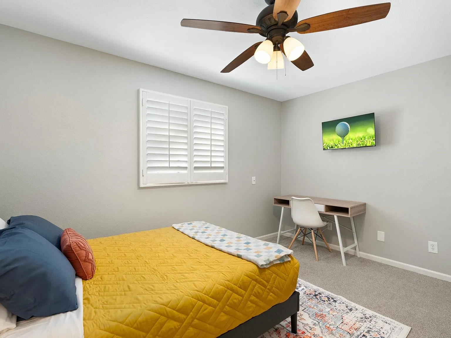 4 bed, 2.0 bath, 2100 sqft, $979 — Photo 2