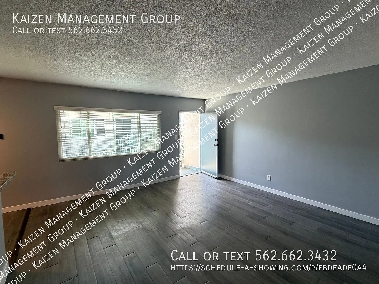 Spacious 2 Bed 1 Bath Apartment Near Downtown Long Beach — Photo 2