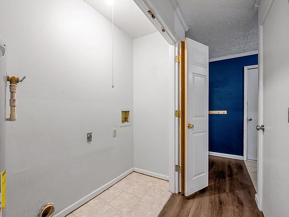 5th image of 1625 Crossen Way