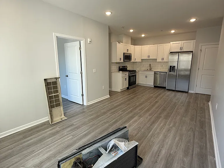 207 Redwood Ave #202 — Photo 17