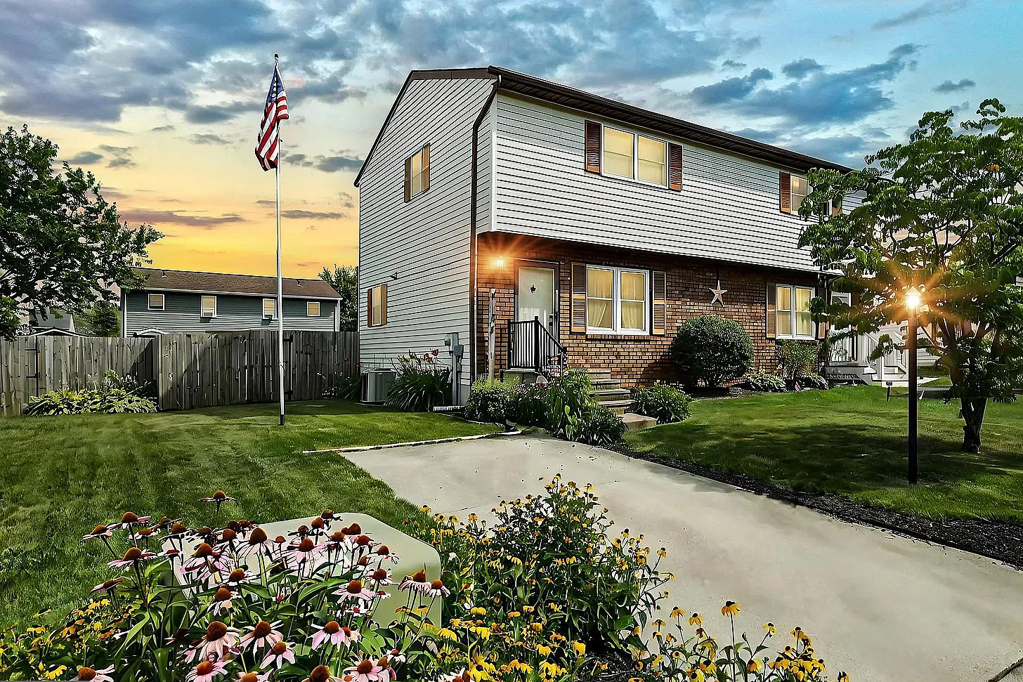 3 bed, 1360 sqft, $1,845 — Photo 1
