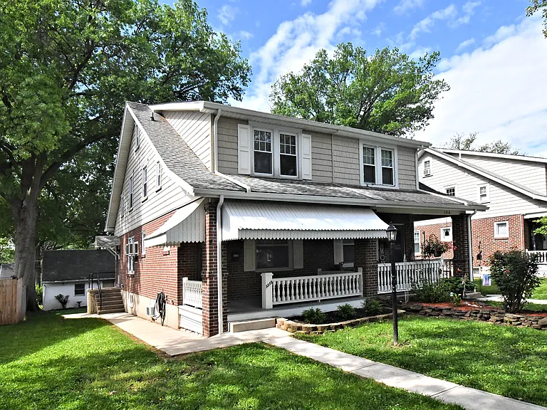 1318 Cherry St — Photo 2