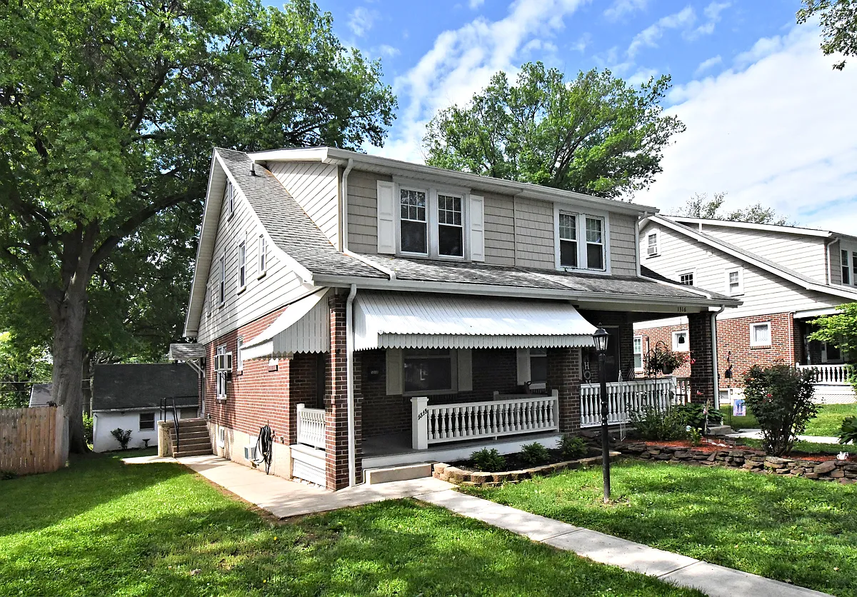 Building Photo - 1318 Cherry St