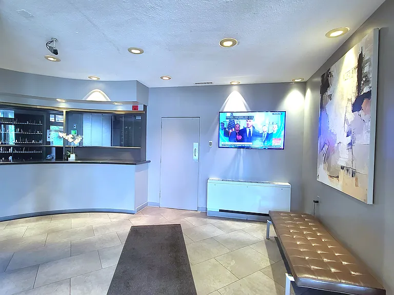 1 E University Pkwy #1408 — Photo 7