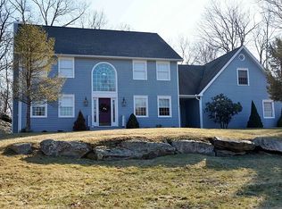 51 Meadowood Dr, New Milford, CT 06776