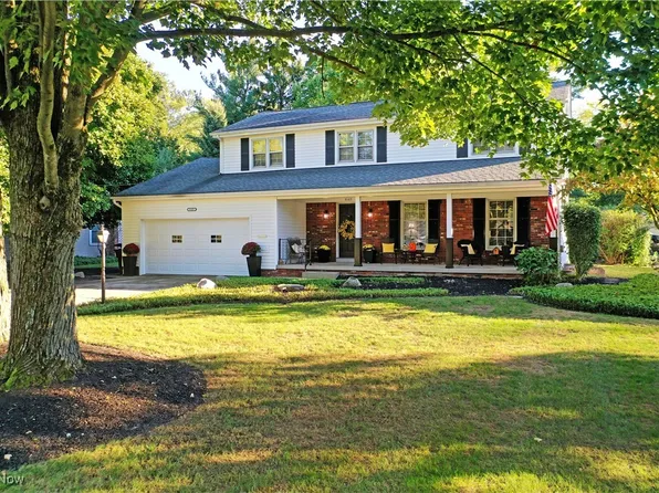 8103 Deerpath Dr, Youngstown, OH 44512
