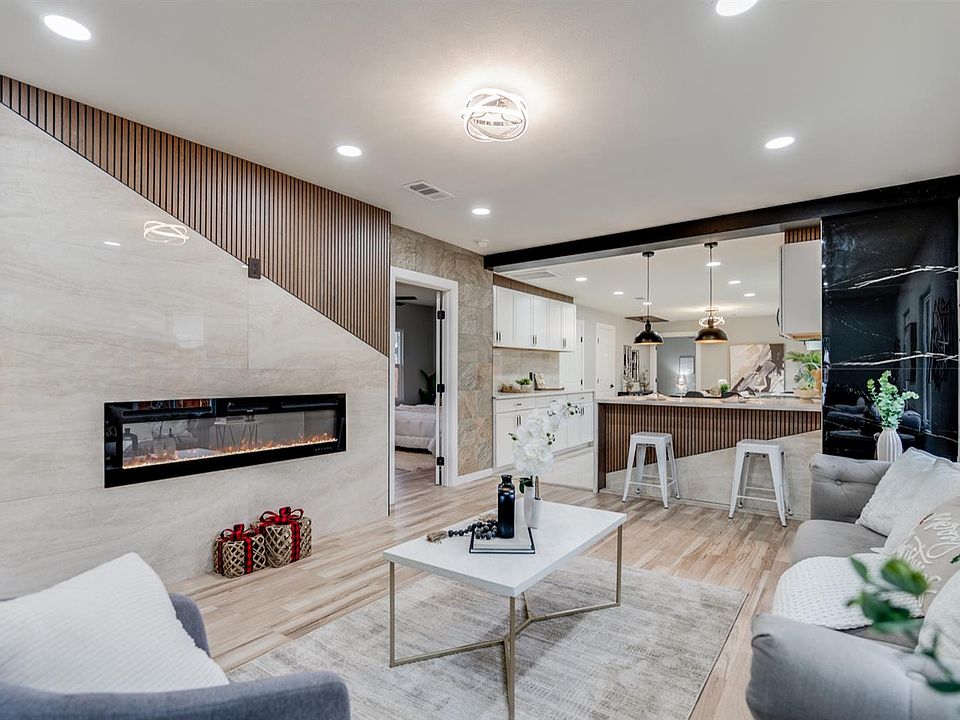 1st image of 136 N Acacia Ave