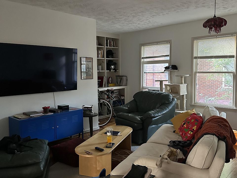 1st image of 4402 Roseland St #16267864