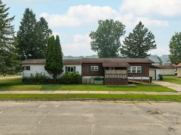 352 E 2nd St, Caspian, MI 49915