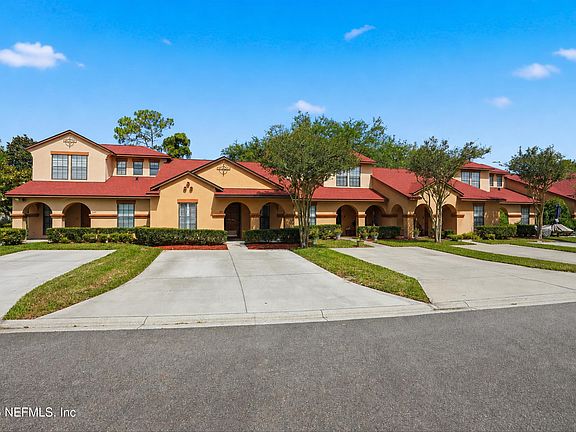 4th image of 347 REDWOOD Lane