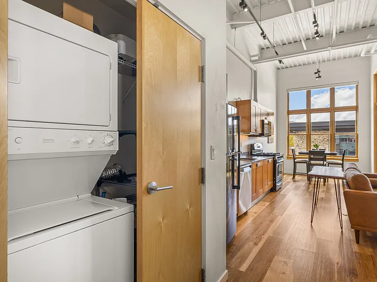 231 Robinson St #302 — Photo 12