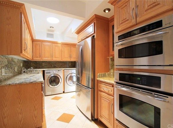 3rd image of 12024 Oxford Ave
