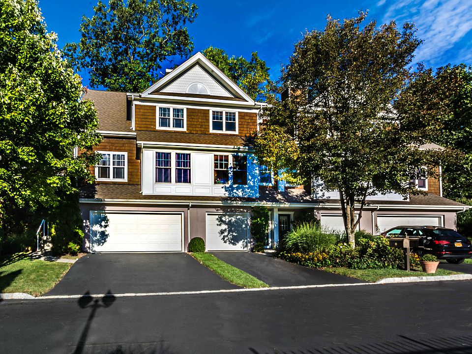 1st image of 11 Glen Hill Ln #11
