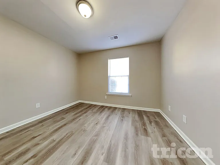 409 Baneberry Ln — Photo 13