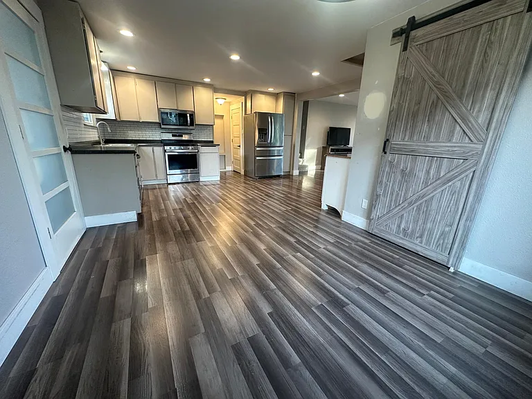 2420 Walnut St — Photo 4