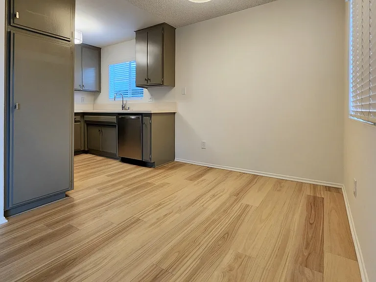 1410 Wellesley Ave #205 — Photo 7