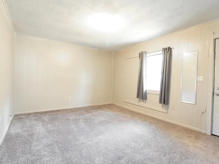 142 W Bluford St — Photo 8