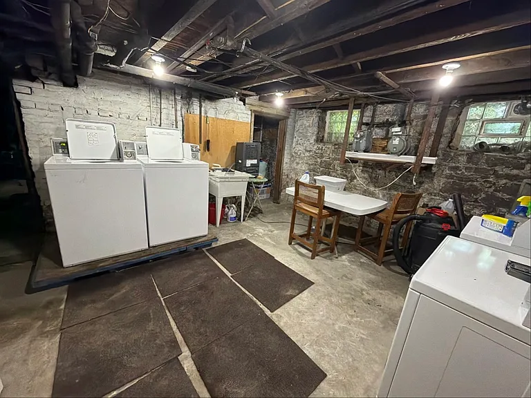 336 W 9th St #2R — Photo 12