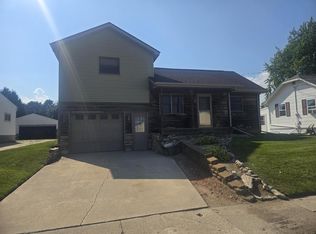 1410 S 35th St, Manitowoc, WI 54220