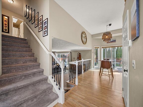 3rd image of 806 E Blackhawk Dr
