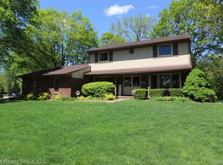 2105 Keylon Dr, West Bloomfield, MI 48324