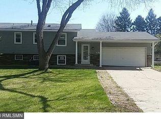 10121 Uplander St NW, Coon Rapids, MN 55433