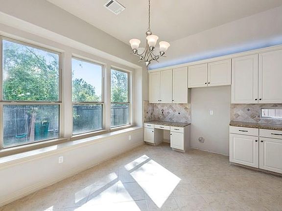 5th image of 198 Hearthshire Cir