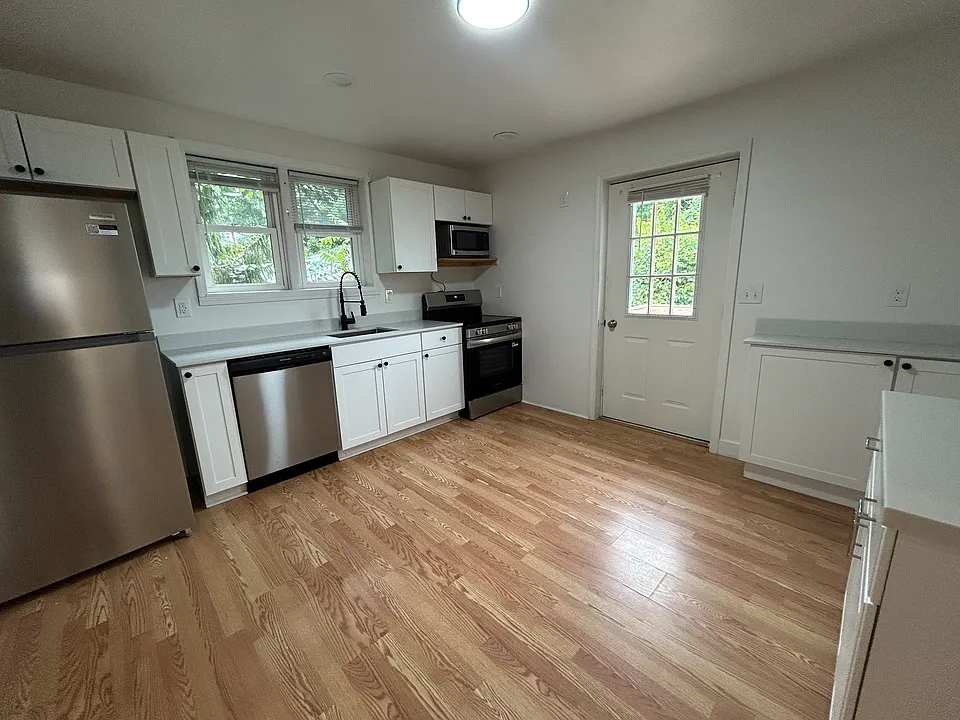 120 Garvey Ave #4