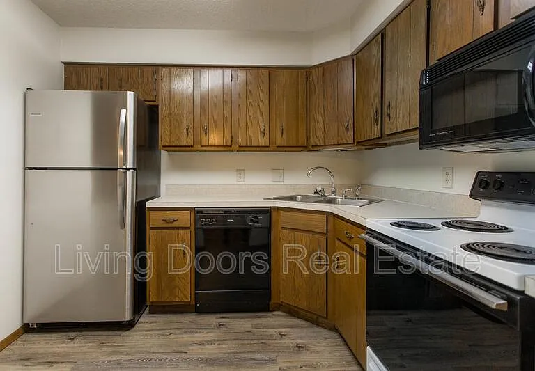 1935 N Lincoln Ave #106 — Photo 3