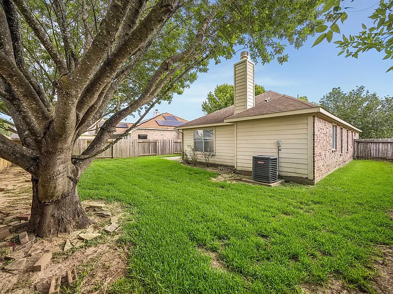24027 Floragate Dr — Photo 2