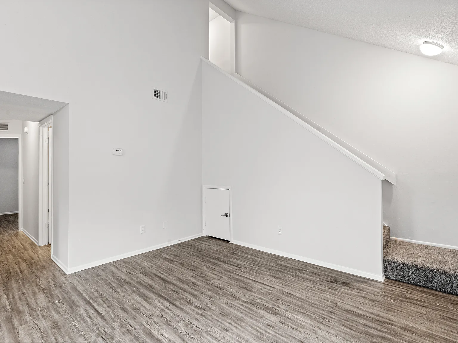 2 bed, 1100 sqft, $2,100 — Photo 4