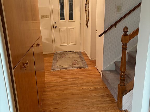 Front door hallway, looking from kitchen