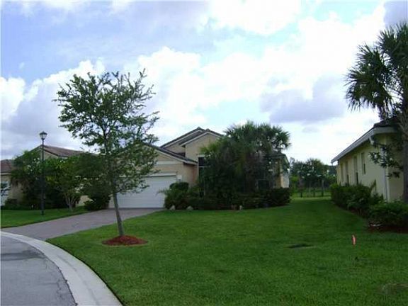 2nd image of 10580 SW Southgate Ct