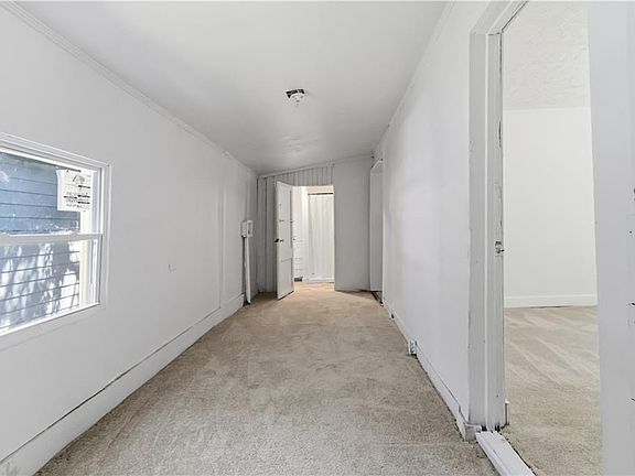 4th image of 712 Garibaldi St SW
