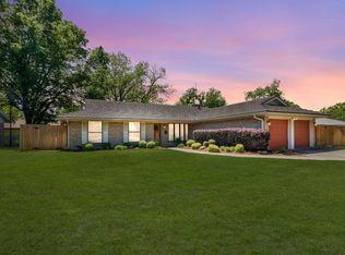 9013 Mahan Dr, Benbrook, TX 76116