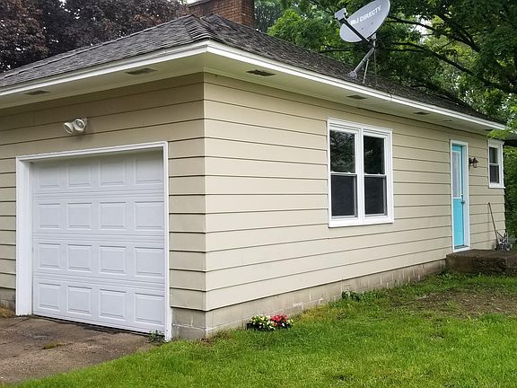 3rd image of 2660 Ray Ave