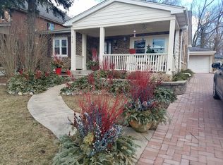 616 S Oakwood Ave, Willow Springs, IL 60480