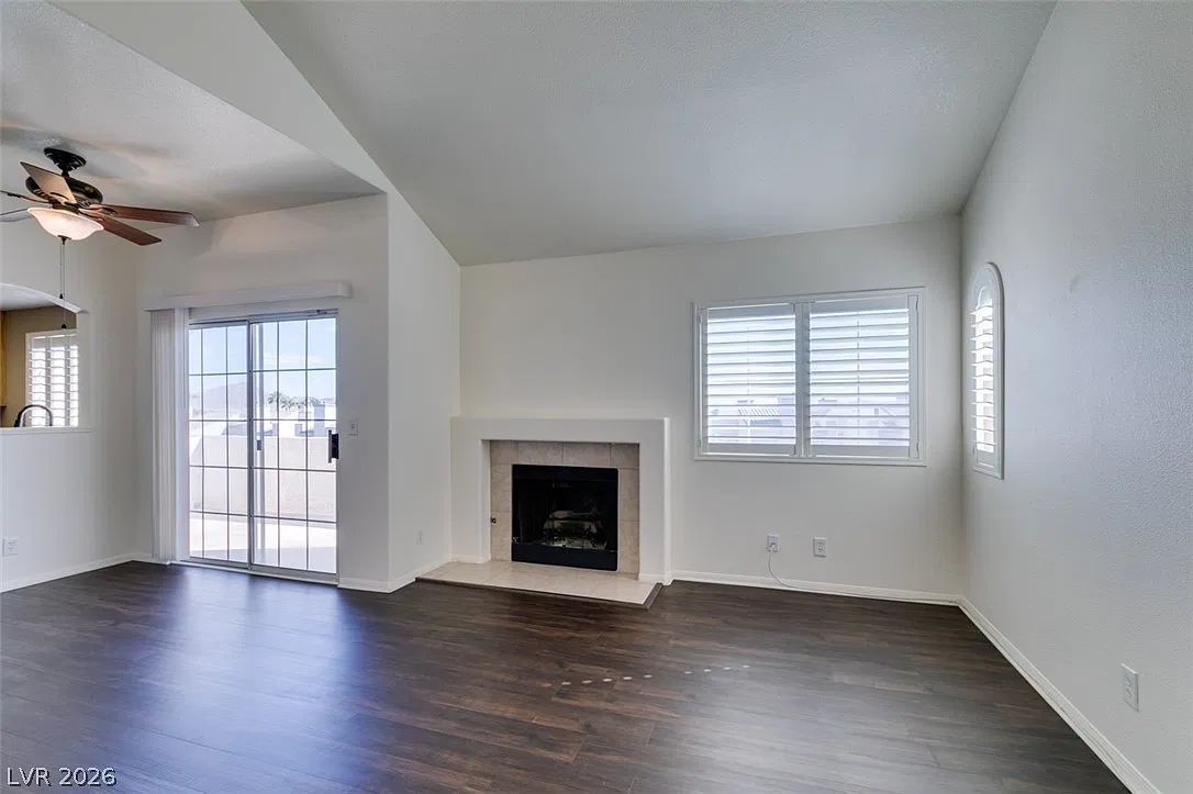 2 bed, 2.0 bath, 950 sqft, $1,495 — Photo 4