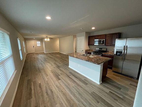 5th image of 727 Long Cedar Dr