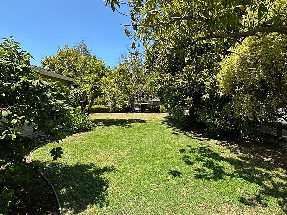 5th image of 492 Cuesta Dr