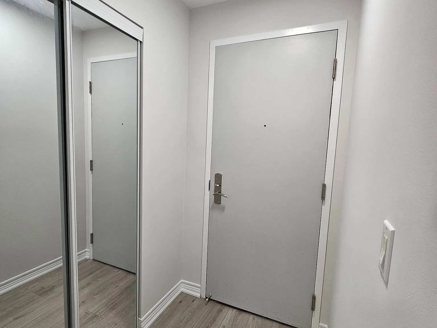 1 bed, $2,400 — Photo 4
