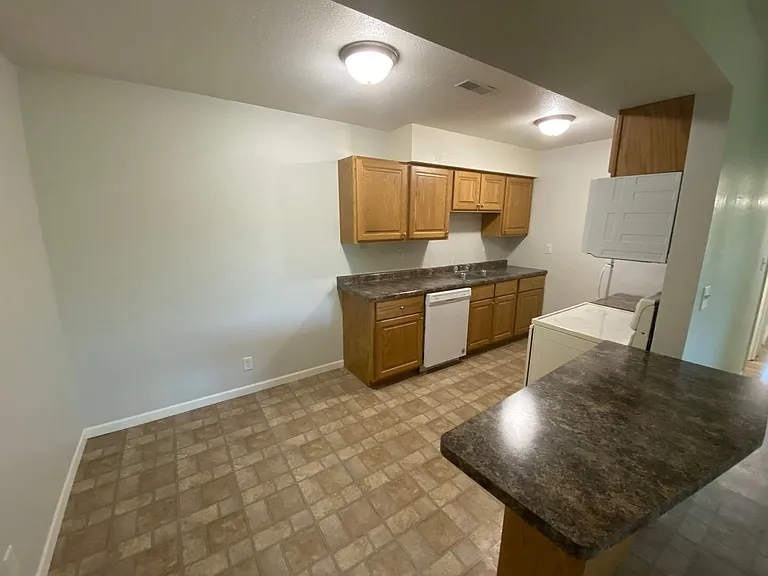 1115-1120 Doreen Ct — Photo 33