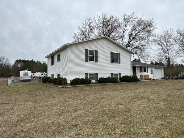 1495 E Croton Dr, Newaygo, MI 49337