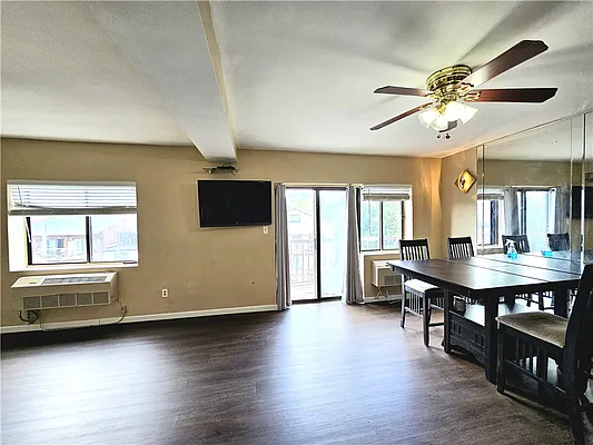 Rented by 18 REALTY | media 10